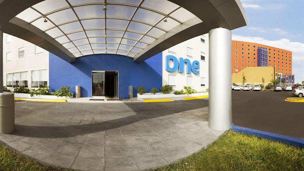 Отель One Monterrey Aeropuerto Аподака Экстерьер фото